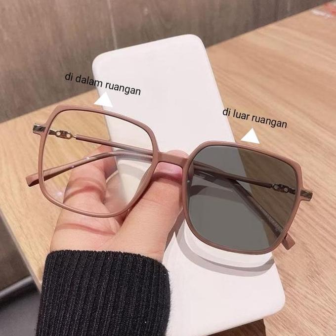 Laristop- Kacamata Wanita Lensa Photocromic Frame Persegi Gaya Korea Eyewear Sunglasses Bingkai Retr