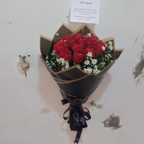 Flwr- Buket Bunga Mawar Asli Bucket Wisuda Hadiah Ulang Tahun Mawar MerahKertasHitam