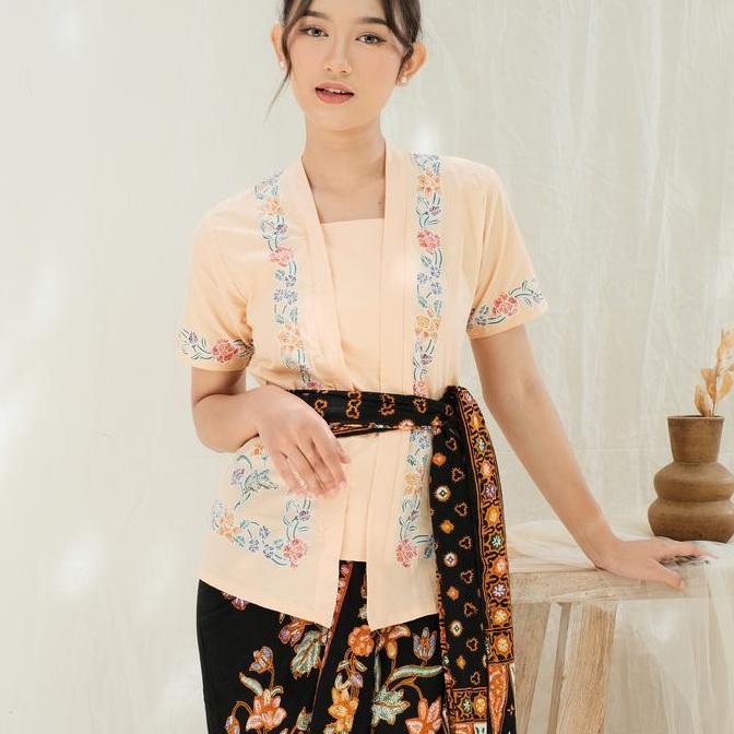 Kebaya batik encim lengan pendek katun cream