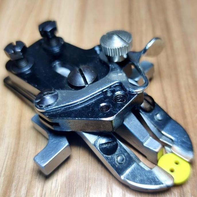 Sepatu Mesin Jahit Pasang Kancing/Pasang Kancing LK-1903