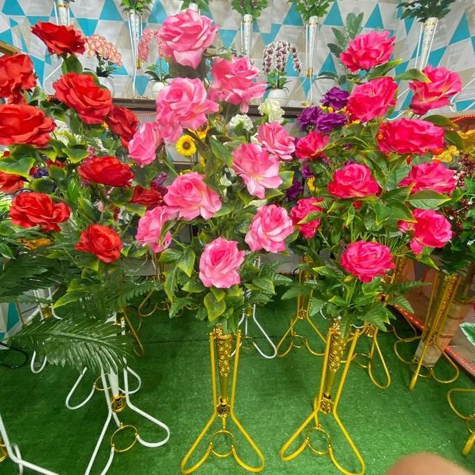 Flowbty- Bunga Sudut Mawar Jumbo 10 Kuntum Dengan Pot Standing Besi Bunga Artificial