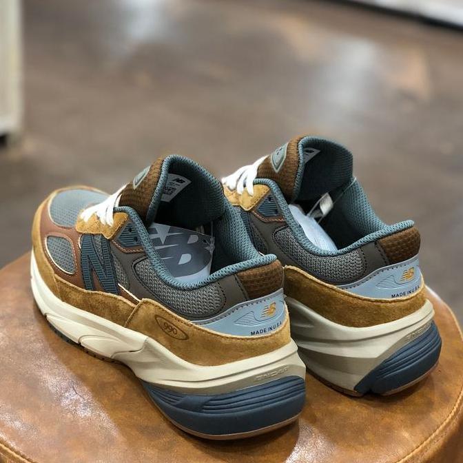 New Balance 990 V6 Carhartt
