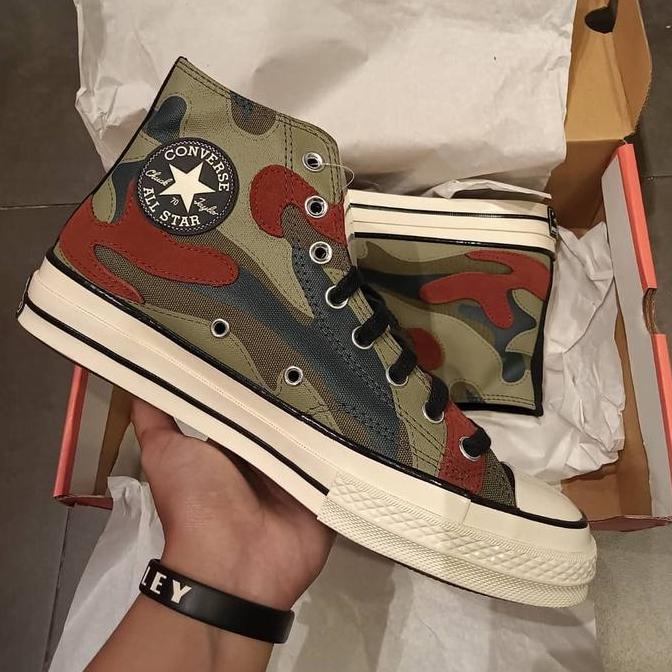 Sepatu Sneakers Pria / Converse Chuck 70s Hybird Camo Print Black