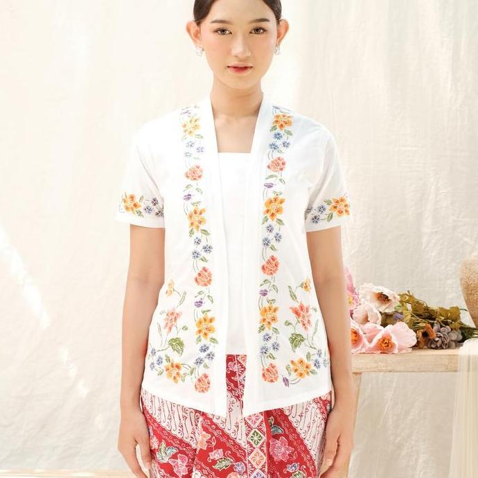 Kebaya Batik Encim Pekalongan Lengan Pendek Meradelima Katun Putih