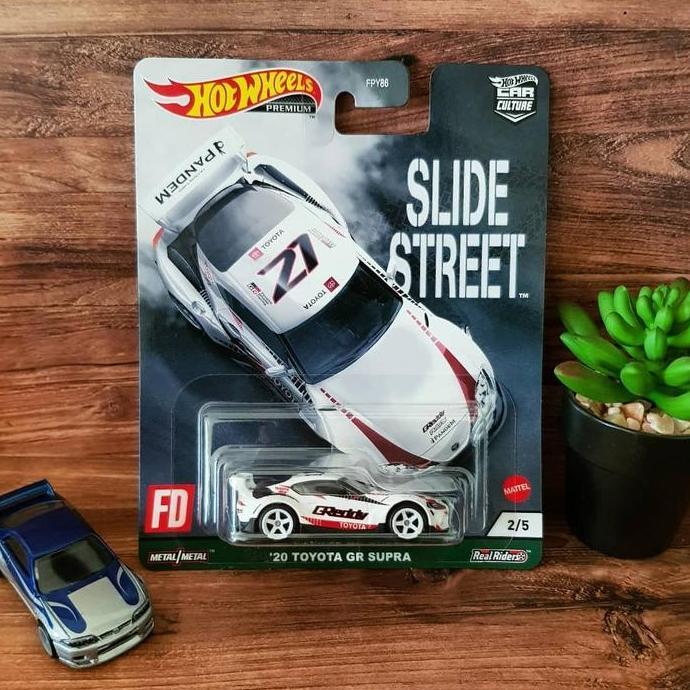 Hot Wheels Premium Slide Street Toyota GR Supra