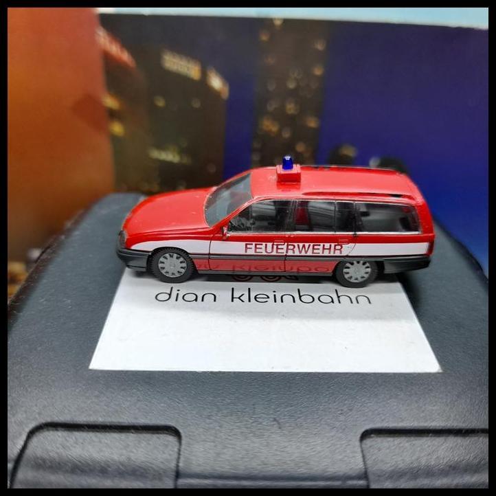 BEST DEAL HERPA SKALA 1:87 - OPEL OMEGA GLS MERAH (HP196)