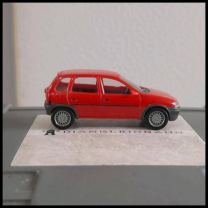 TERLARIS HERPA SKALA 1:87 - OPEL CORSA MERAH (HP111) 