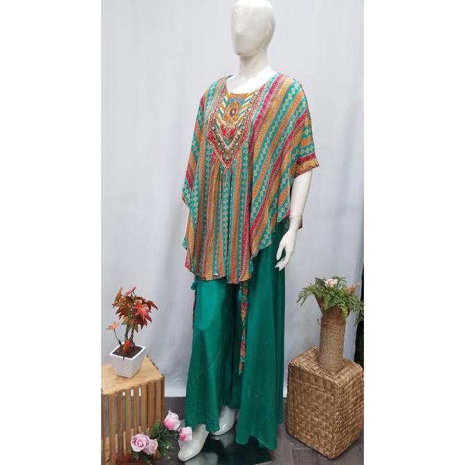 Baju Kaftan India Dital Print Dengan Mute Mutiara Di Bagian Dada