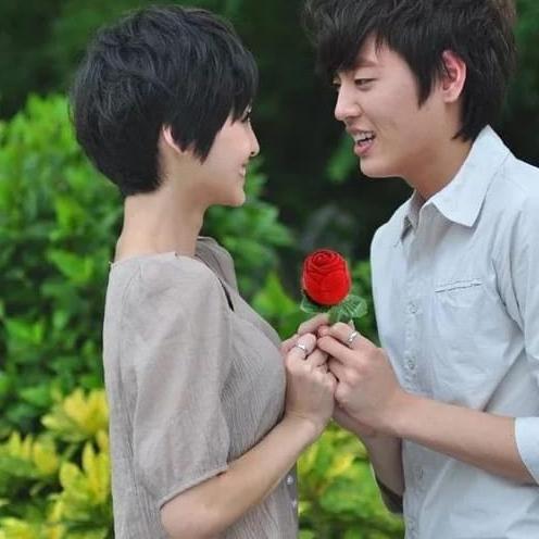 Kotak Cincin / Box Tempat Cincin Bunga Mawar ( + tangkai ) valentine