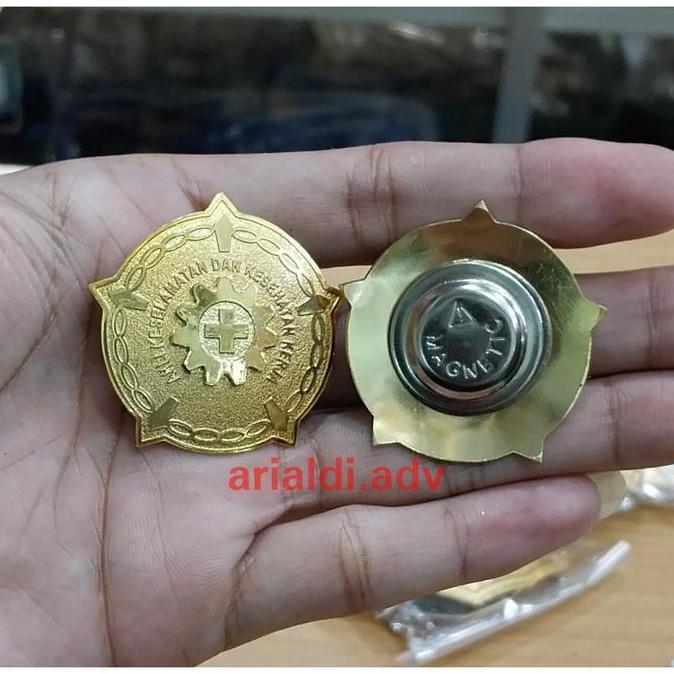PIN AHLI K3 UKURAN 4 CM PIN PANCA KARSA AHLI K3 KUNINGAN SEPUH EMAS MAGNET Ready