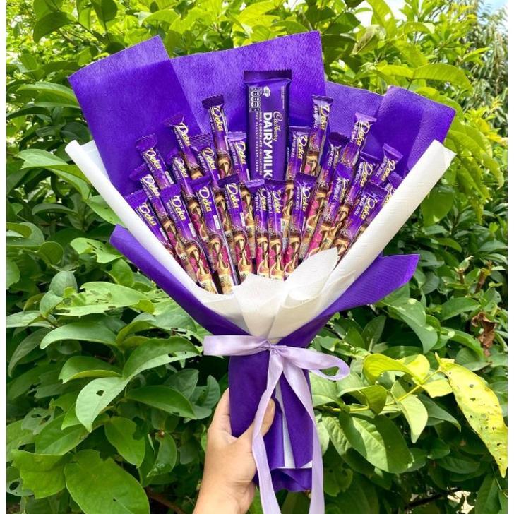 Buket SNACK SERBA UNGU DAIRYMILK DAN DEKA hadiah wisuda hadiah anniversary pacar ibu hadiah kado bin