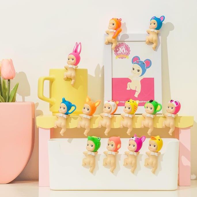 Sonny Angel Hippers Looking Back