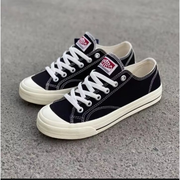 Sepatu Sekolah Ventela Low Basic Hitam Putih