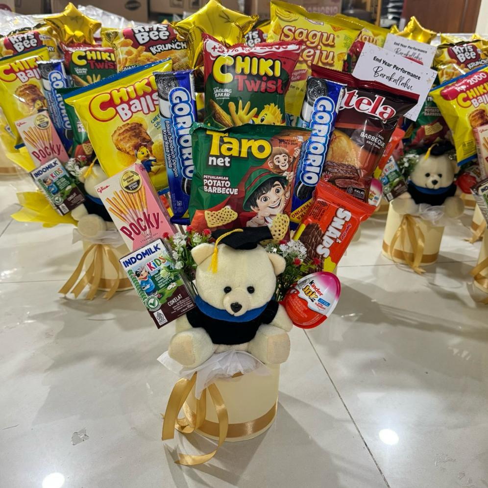 (READY STOK) BUKET WISUDA SNACK BUCKET SNACK BLOOM BOX GRADUATION GIFT BUKET GRADUATION KADO ULANG T