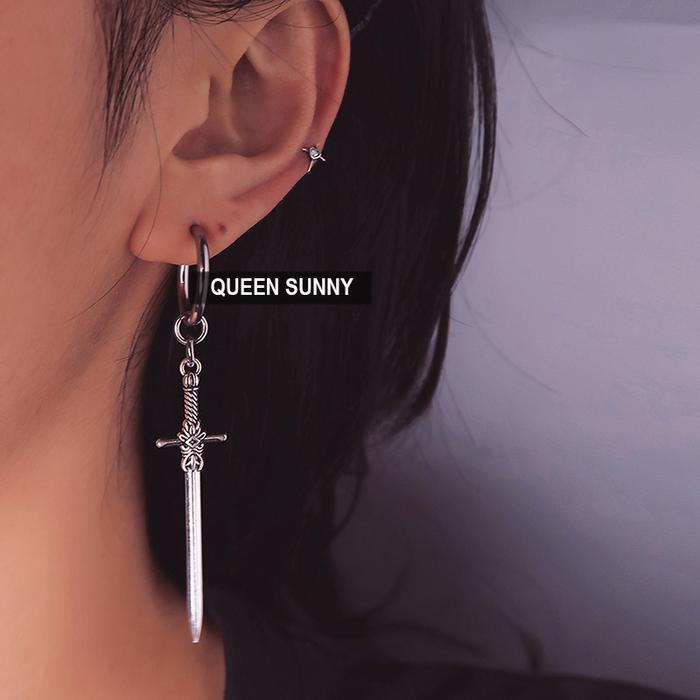 (Diskon) [Queen Sunny] Hot Items 1Pc Charm Pedang Silver Solid Cantik Bandul Liontin Sword Pendant M