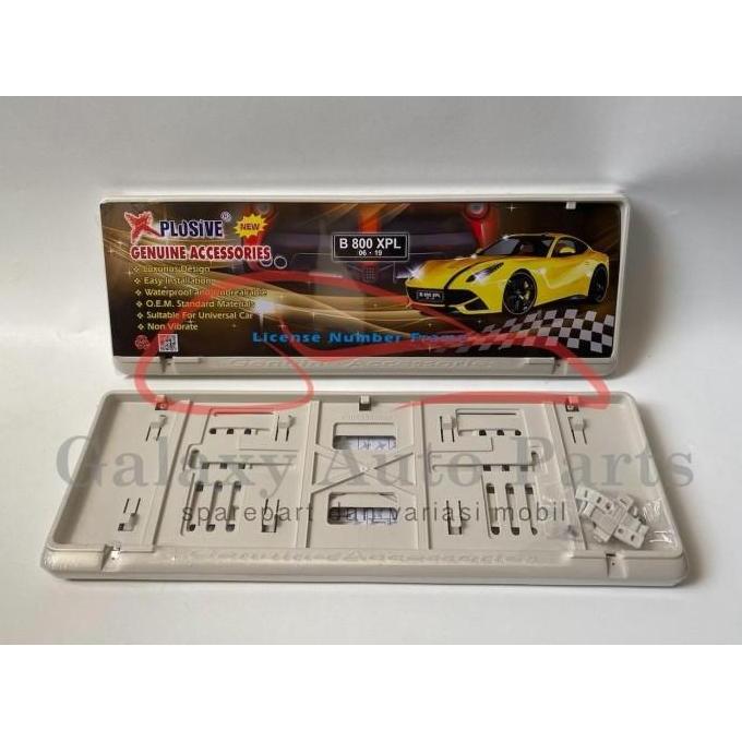 Tempat dudukan plat pelat nomor mobil