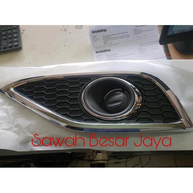 Cover Tutup Garnish List Chrome Fog Lamp Atau Lampu Kabut Bawah Bumper Depan Honda Crv Rm Gen.4 2013