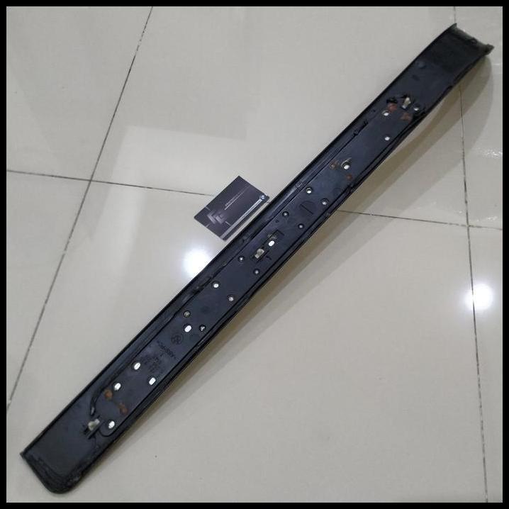 TERLARIS ORIGINAL BMW E38 DOOR SILL PLATE DEPAN KANAN 8156214