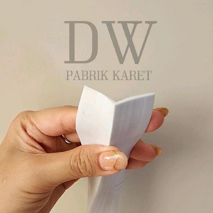 LIST KARET PENGAMAN SIKU 25 MM KARET SUDUT 25MM LIST L 2.5 CM KARET SIKU KARET PENGAMAN SUDUT MEJA