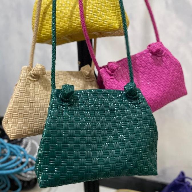 Kasora- Tas Anyaman Jali Tas Selempang Wanita Kancing 2 Slingbag
