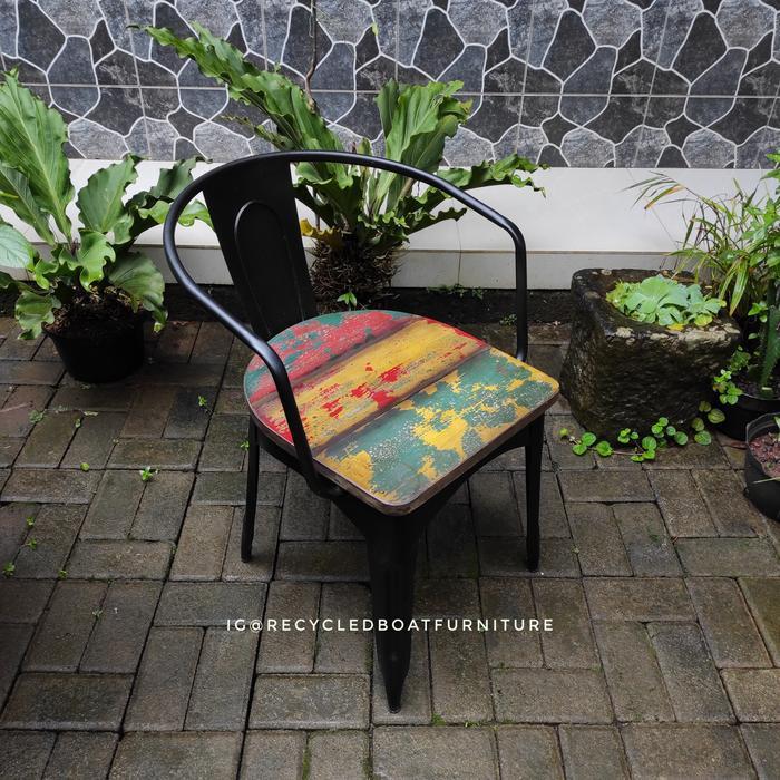 Kursi Cafe Besi Kombinasi Kayu Jati Minimalis Vintage Bekas Kapal