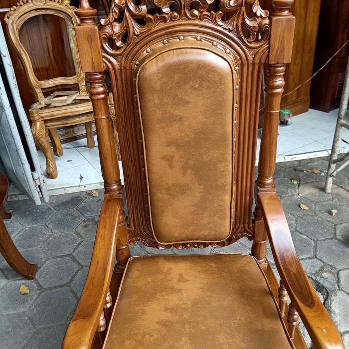 kursi podium. kursi masjid. kursi hakim. kursi raja