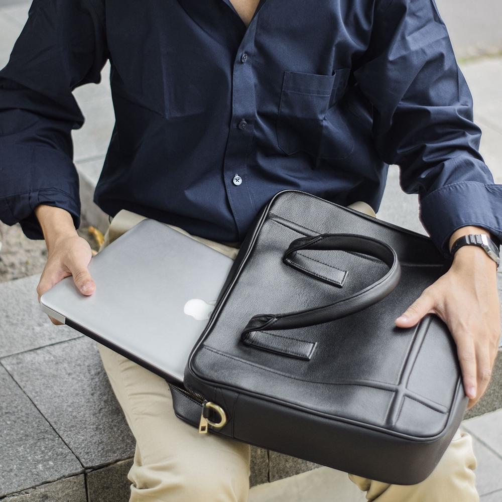 NEW Hassl Black Working Bag Tas Kerja Selempang Laptop dari The Daily Smith