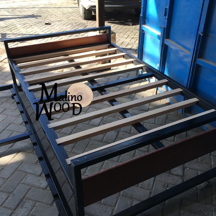 Dipan divan besi tempat tidur minimalis