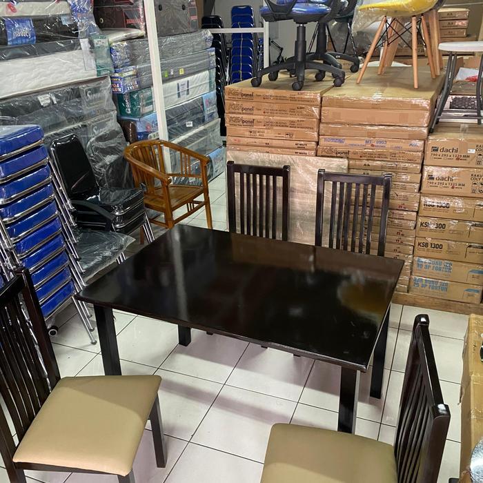 Meja Makan Minimalis Bahan Kayu Solid Bandung