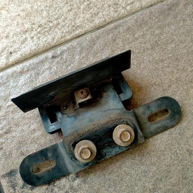 dudukan plat nomer yamaha f1zr ori