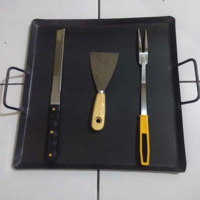 WAJAN DATAR ROTI BAKAR PLUS PISAU ALAT PENUSUK ROTI BAKAR DAN KAPE