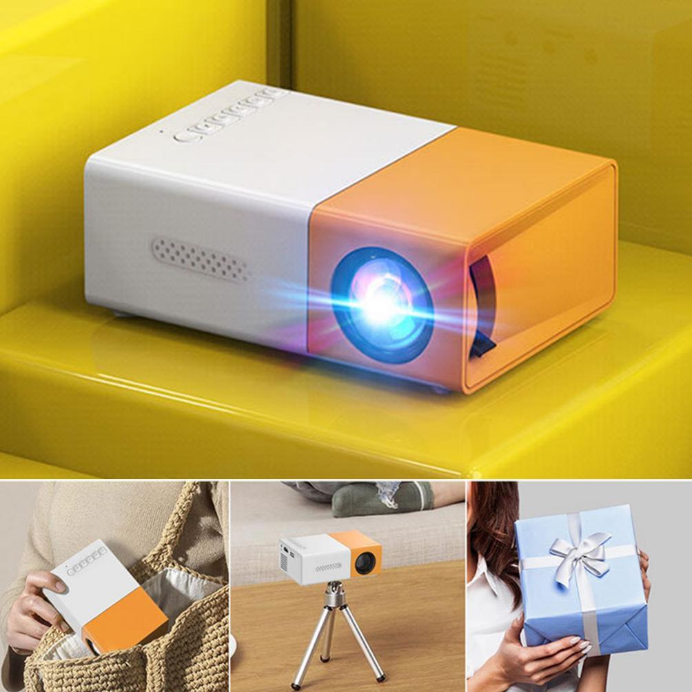 Proyektor menginap di rumah theater 4K ultra tinggi siang hari dengan proyeksi 3d di dinding kamar t