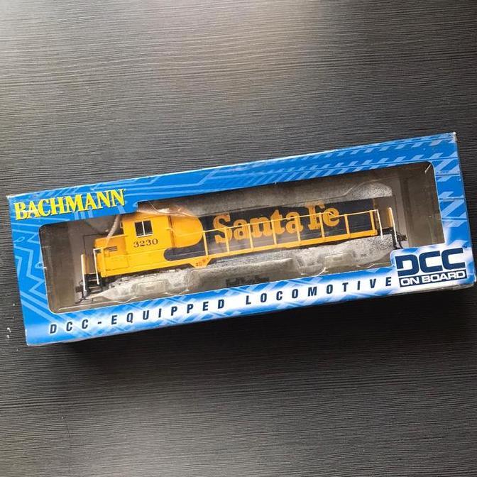 Santa Fe (War Bonnet) #3230 (DCC OnBoard) - Bachmann