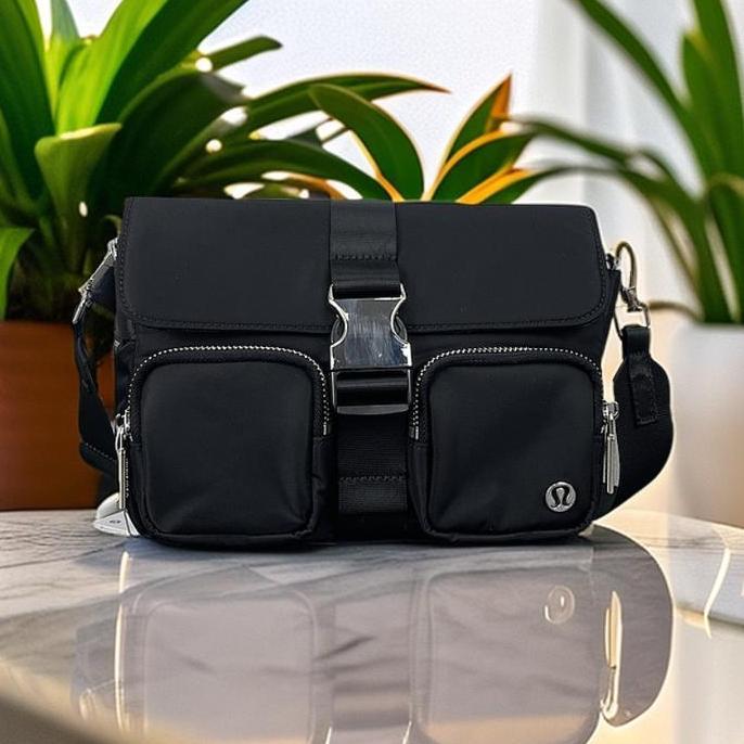 Sling bag Lululemon wunderlust terlaris hitam wanita