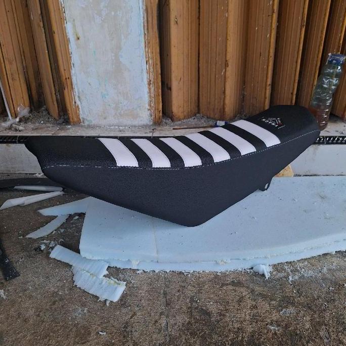 Jok motor trail CRF modifikasi tebal tinggi