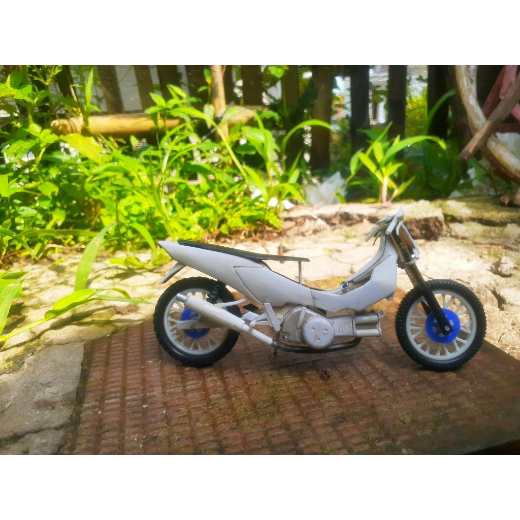 Motor miniatur supra drag