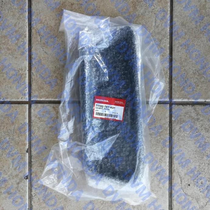 Cover Fog Lamp Kanan (Tanpa Lubang Fog Lamp) Original Mobilio Non RS