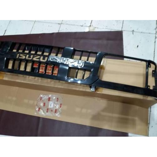 GRIL PANTHER 2.5 KOTAK ASLI + EMBLEM ISUZU ASLI