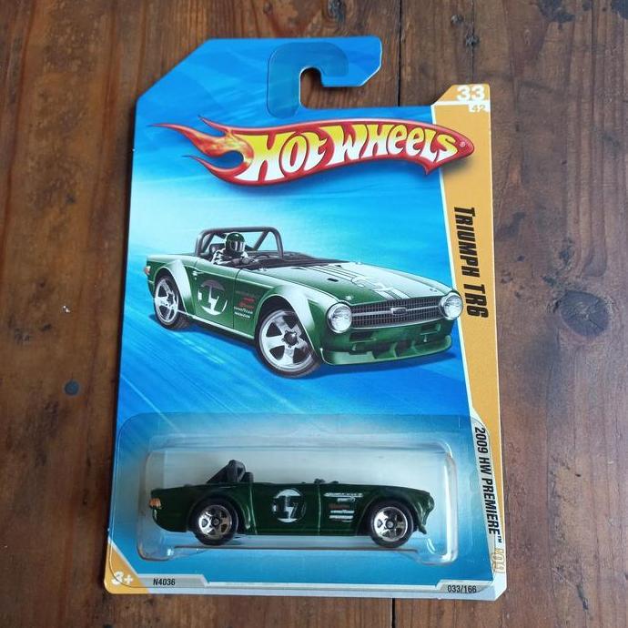HOT WHEELS TRIUMPH TR6 DIECAST