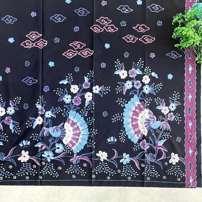 kain batik tulis asli motif bunga warna dasar hitam