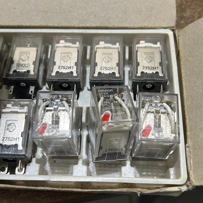 Relay Ly2N 220V Ly2N 220Volt Omron Baru