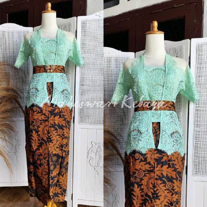 Kebaya Bali Set Brukat Tasya Sage Green