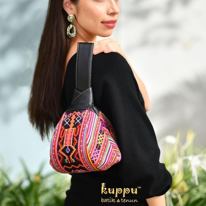 Knot bag by Kuppu Batik Tenun