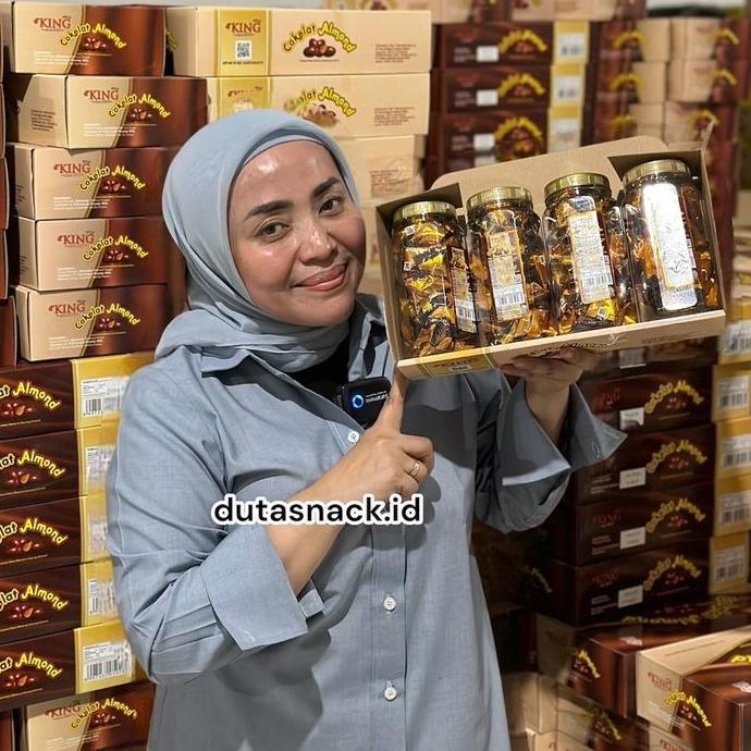Dking coklat almond isi 4 toples ( COD )  kacang almond utuh lapis coklat