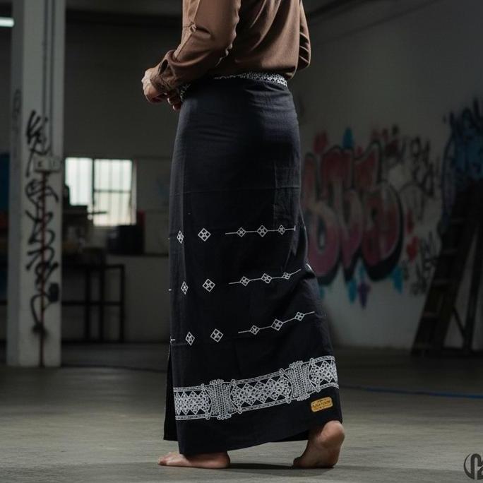 Syukron- Wadimor - Sarung Bordir Premium  Motif  Pintu Aceh, Minang, Toraja, Bali Katun Dewasa Hitam