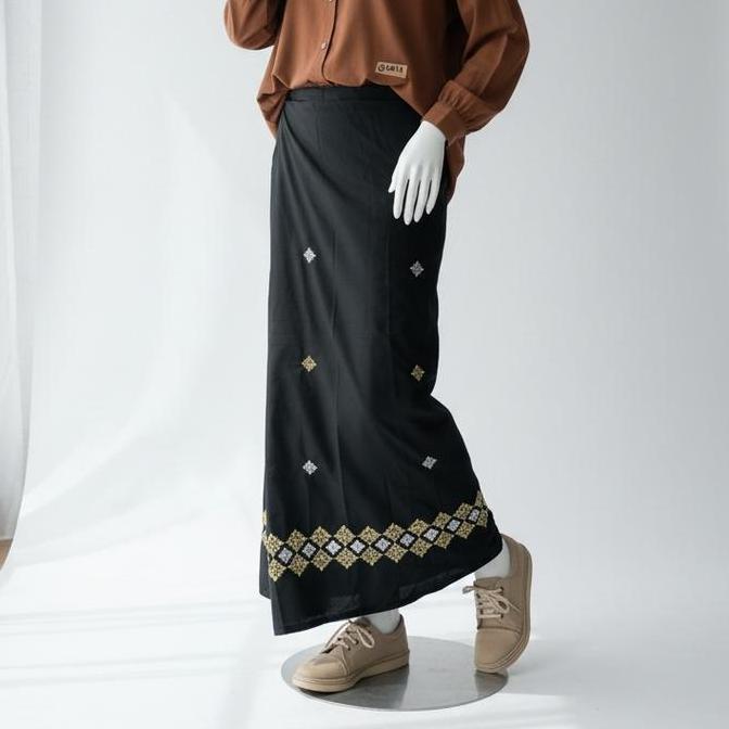 sarung bordir wadimor Bunga Bali bordir dewasa Katun Lembut Katun Putih hitam Motif sarung  perempua