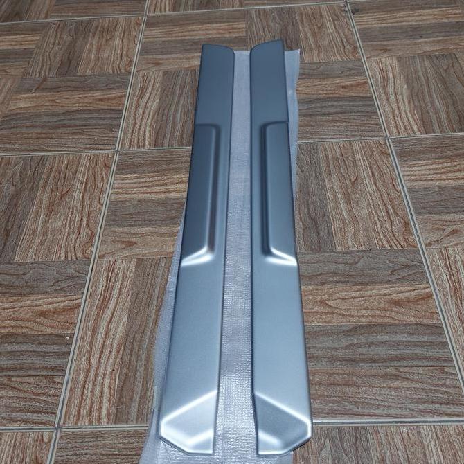 * GARNISH LIST BODY SAMPING BAGIAN PINTU TENGAH XPANDER CROSS ORIGINAL ''