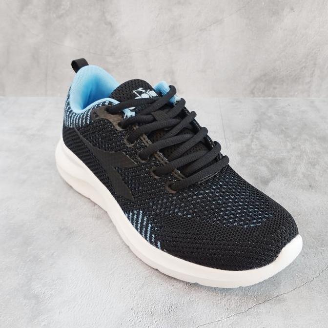 Sepatu Olahraga Wanita - DIADORA GUNA (W) - Black/Blue [DIARU230113]