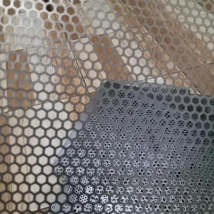 plat lubang speaker 20x30/ plat lubang hexagonal