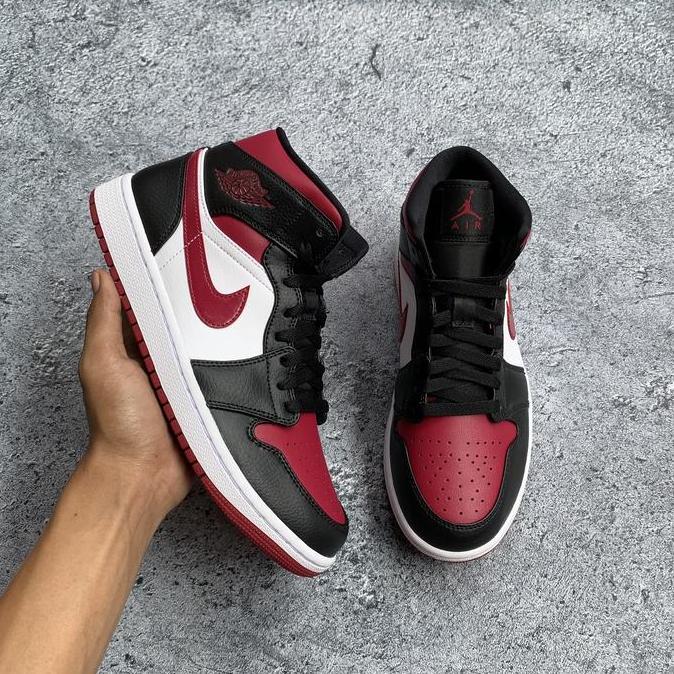 Nike air jordan 1 mid bred toe orinal